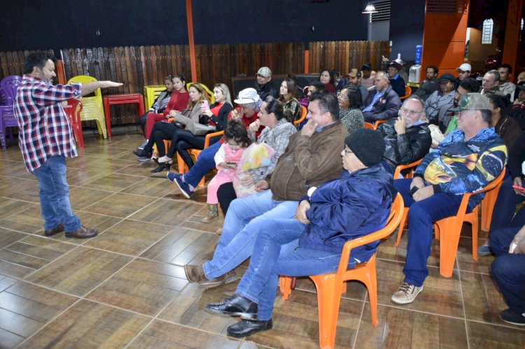 Carlos Bernardo reúne-se com pescadores no Distrito Águas do Miranda