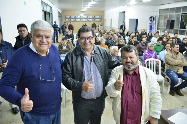 Carlos Bernardo participa de reunião com engenheiros e arquitetos