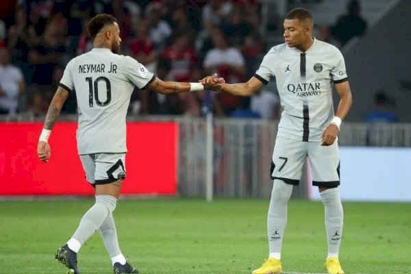 Treinador do PSG define Mbappé como batedor oficial de pênaltis