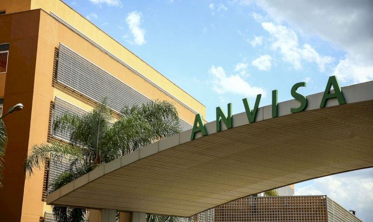 Anvisa proíbe uso de lotes de substância que contaminou petisco canino