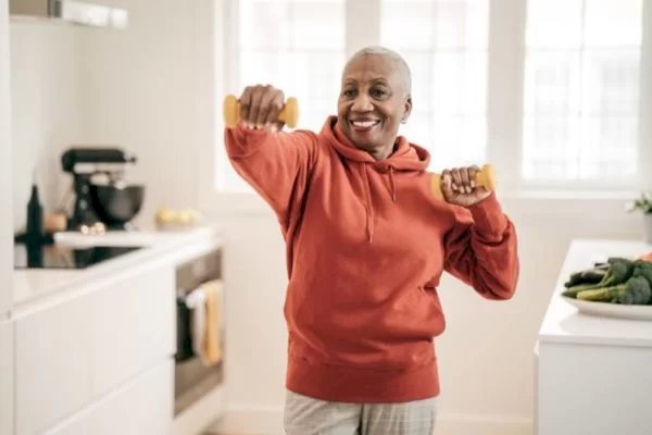 Exercício diminui chances de remissão do câncer de mama, diz estudo