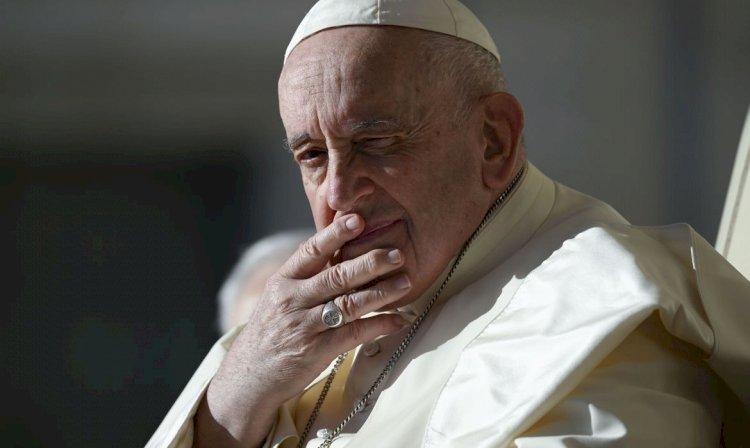 Papa Francisco será submetido a cirurgia intestinal de última hora