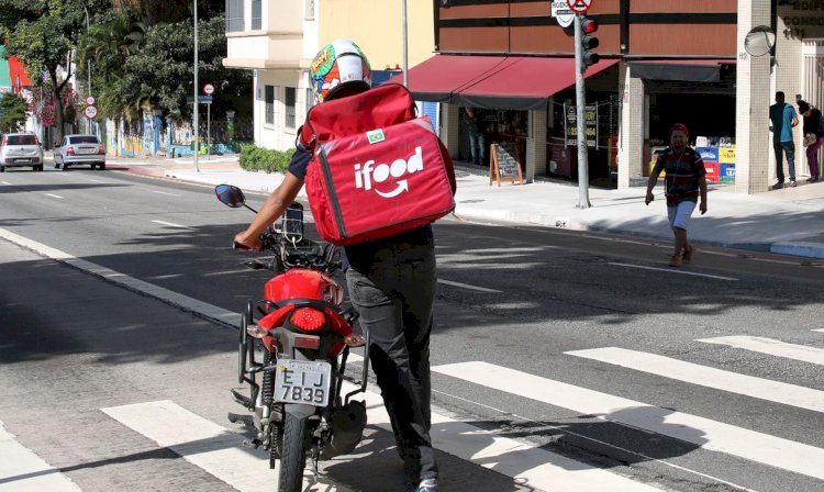 Ifood assina compromisso com MPF após tentar desmobilizar entregadores