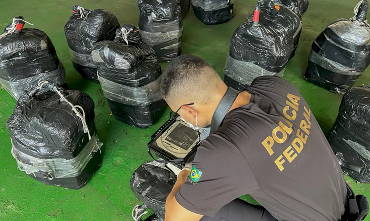 PF e PRF apreendem 1,5 tonelada de cocaína a bordo de navio