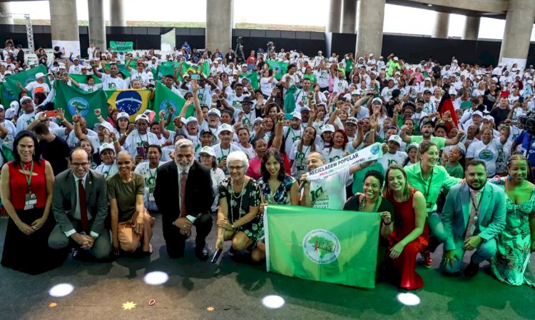 Catadores de recicláveis reivindicam pagamento fixo pela coleta