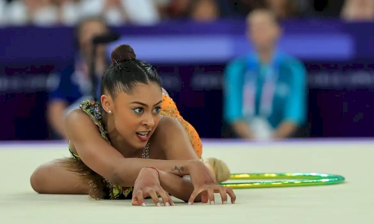 Babi Domingos fica em 10º na final individual da ginástica rítmica