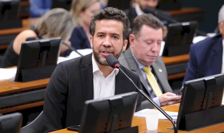 PF indicia deputado Janones por suspeita de esquema de 