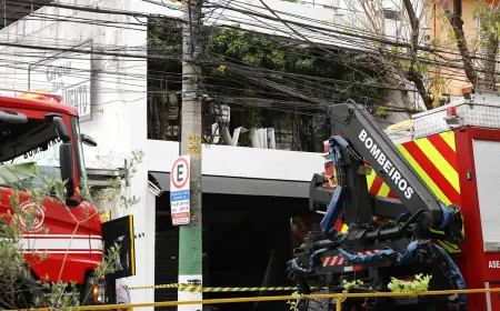 Bombeiros descartam explosão antes de desabamento em restaurante em SP