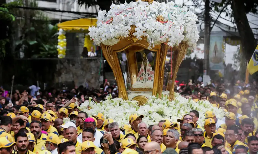 Procissão do Recírio reúne milhares de fiéis em Belém