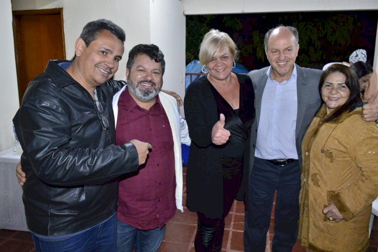 Em Campo Grande, Carlos Bernardo participa de reunião na Vila Bandeirantes