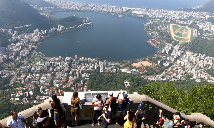 Turistas dão nota 9,3 de satisfação em visitas ao Rio, diz pesquisa